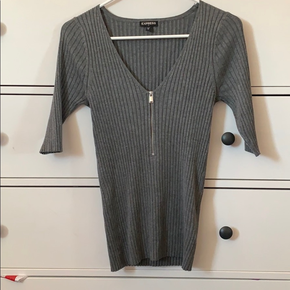 ribbed Quarter sleeve v neck with zipper detail